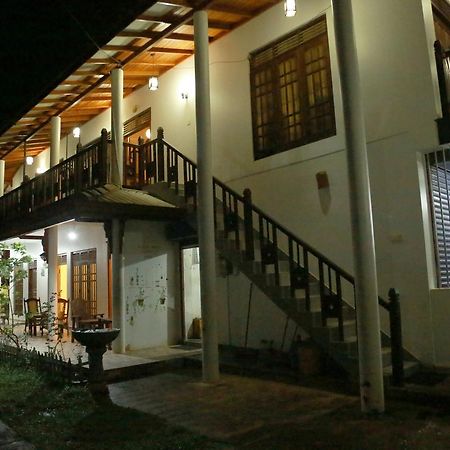 Bed and Breakfast Omee Guest à Mirissa Extérieur photo
