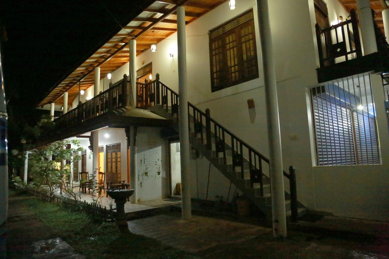 Bed and Breakfast Omee Guest à Mirissa Extérieur photo