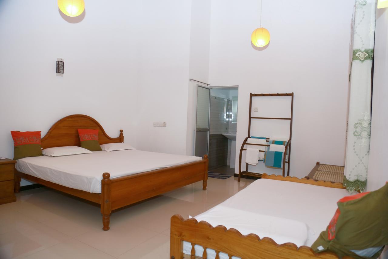 Bed and Breakfast Omee Guest à Mirissa Extérieur photo