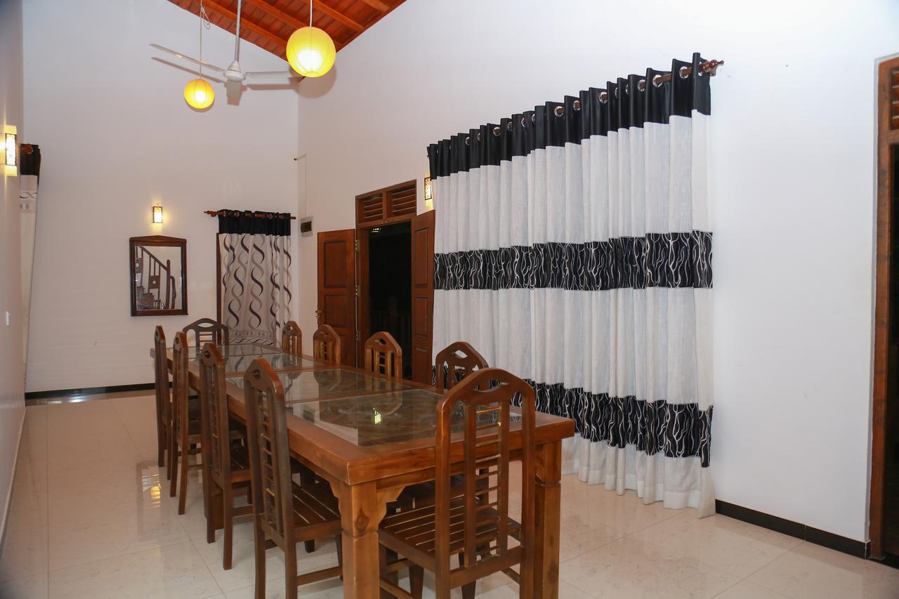 Bed and Breakfast Omee Guest à Mirissa Extérieur photo