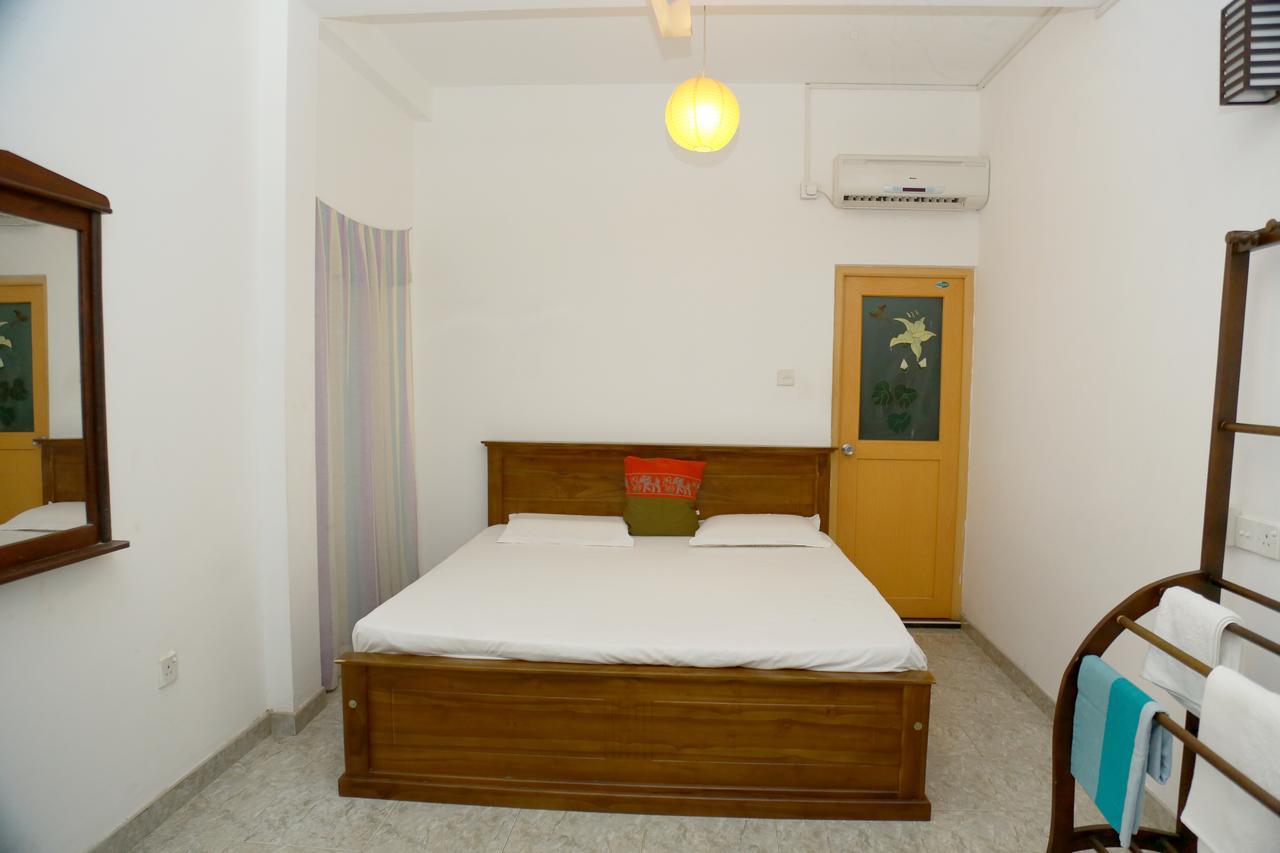 Bed and Breakfast Omee Guest à Mirissa Extérieur photo